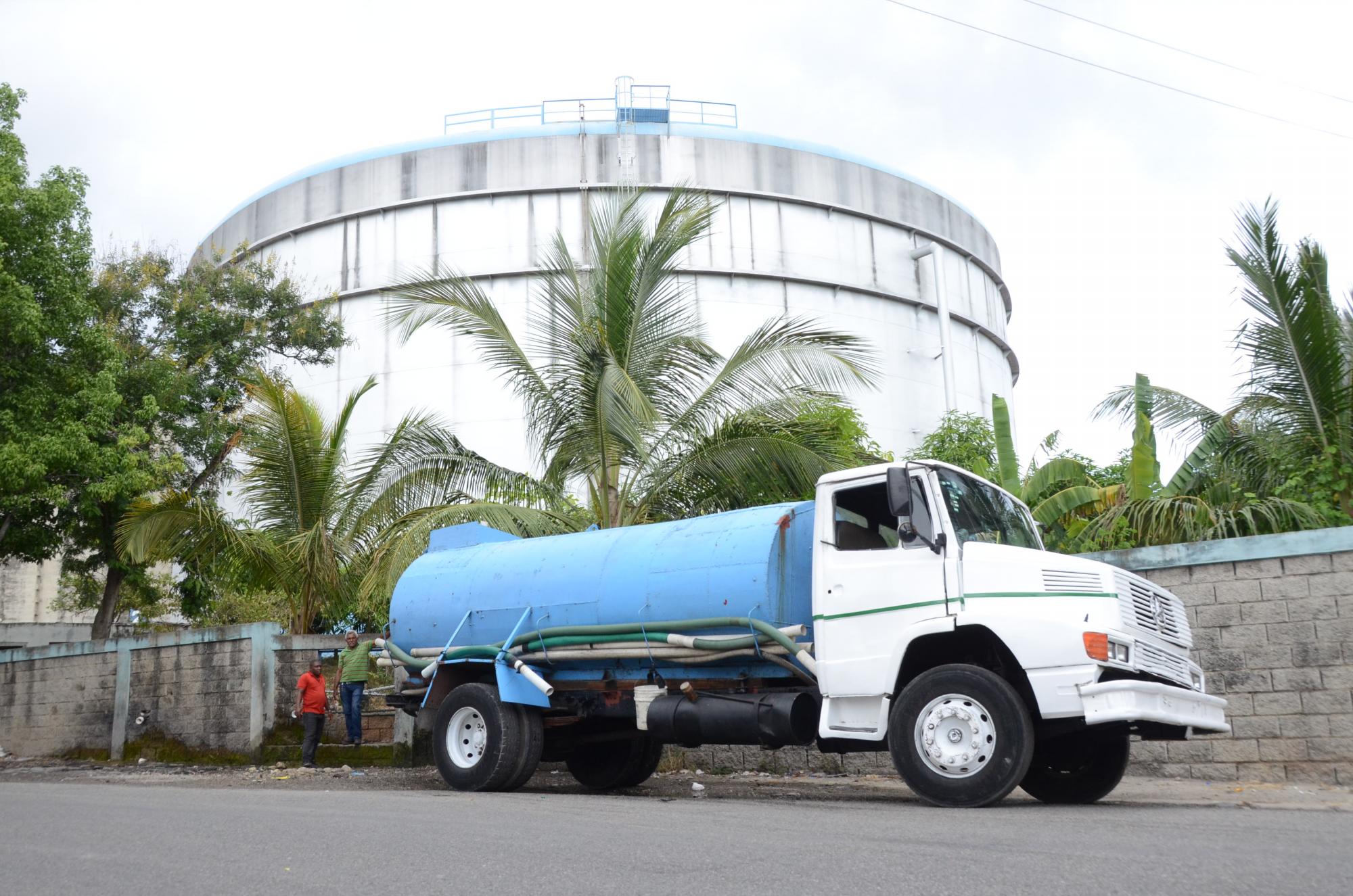El costo del agua que contiene un camión puede andar por los RD$ 900 y RD$ 1,400, lo que indica que hay un amplio margen de beneficios. 
