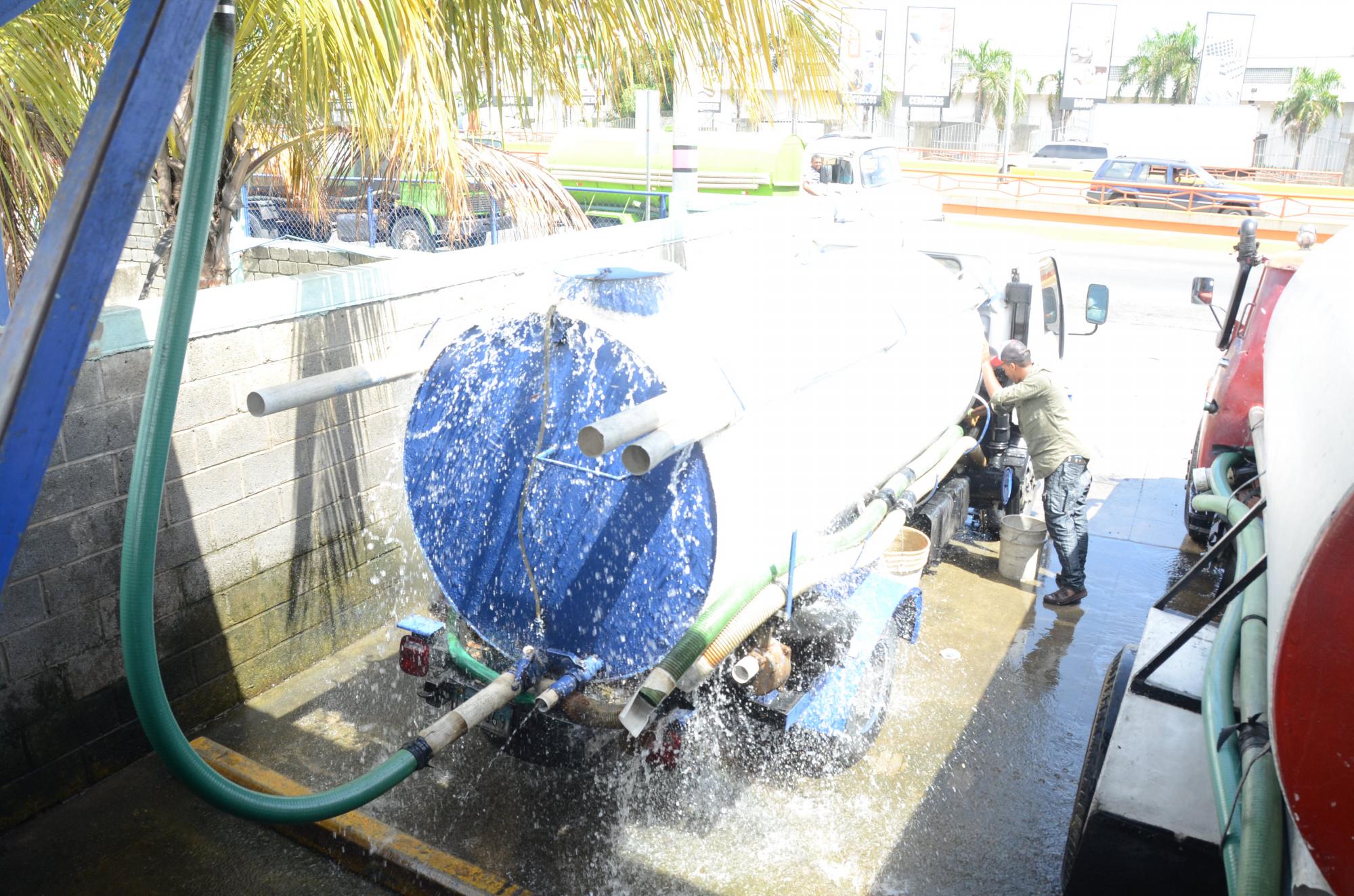 El costo del agua que contiene un camión puede andar por los RD$ 900 y RD$ 1,400, lo que indica que hay un amplio margen de beneficios. 