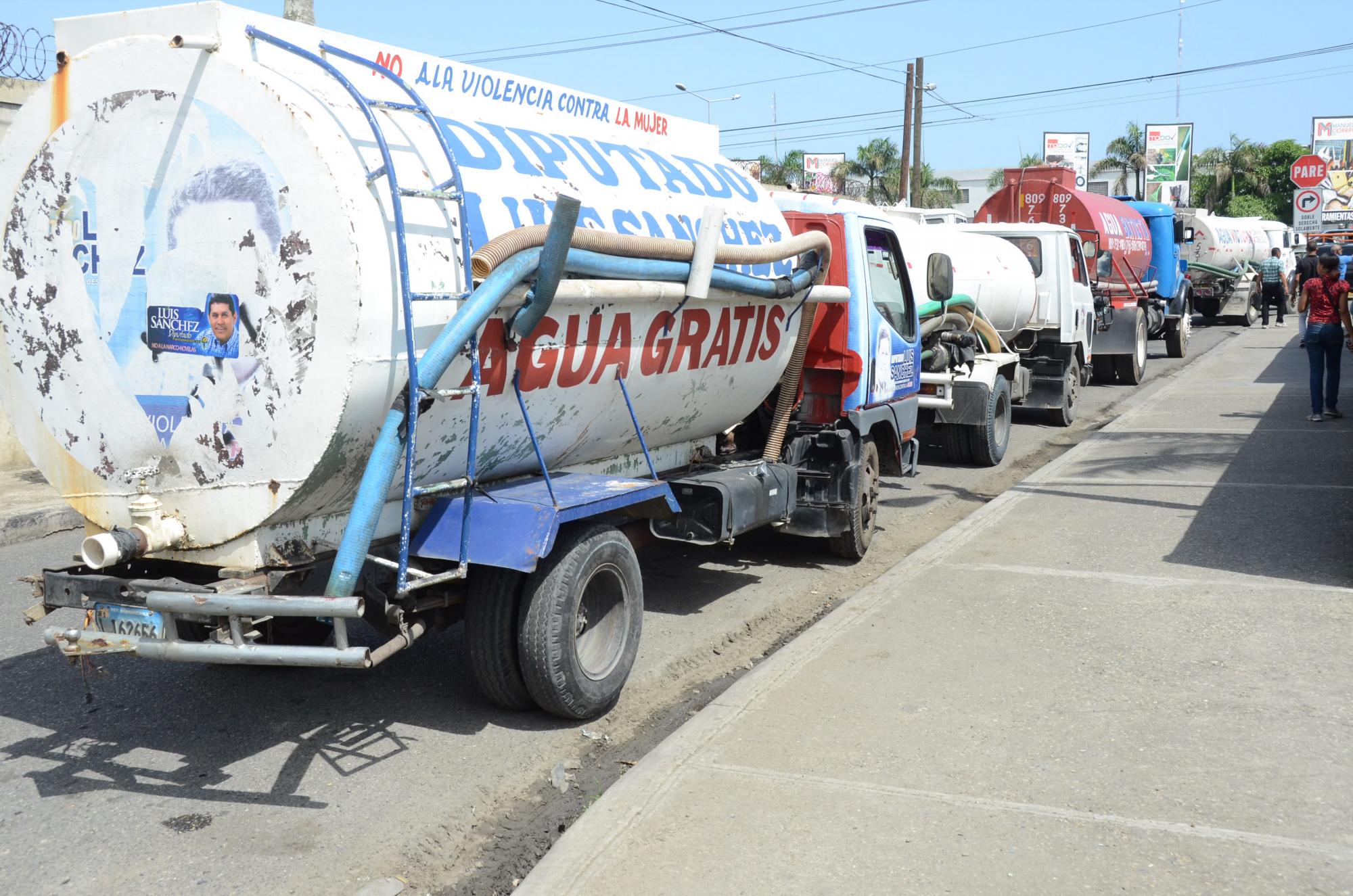 El costo del agua que contiene un camión puede andar por los RD$ 900 y RD$ 1,400, lo que indica que hay un amplio margen de beneficios. 