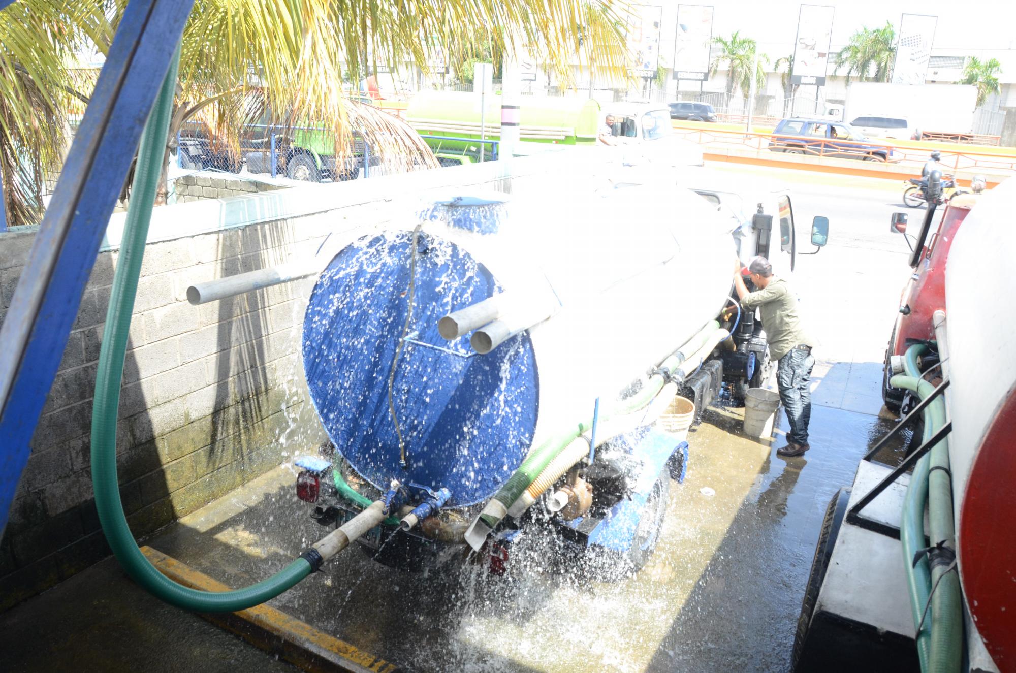 El costo del agua que contiene un camión puede andar por los RD$ 900 y RD$ 1,400, lo que indica que hay un amplio margen de beneficios. 