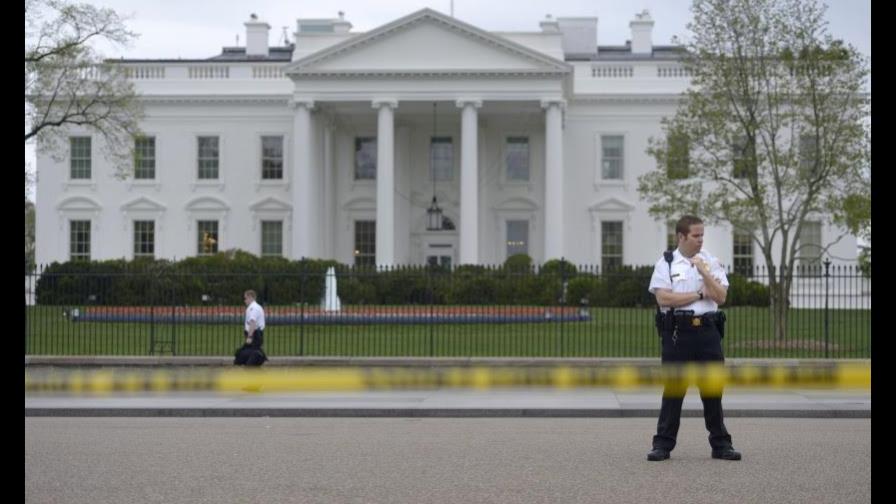 Decenas protestan ante la Casa Blanca por política migratoria de República Dominicana