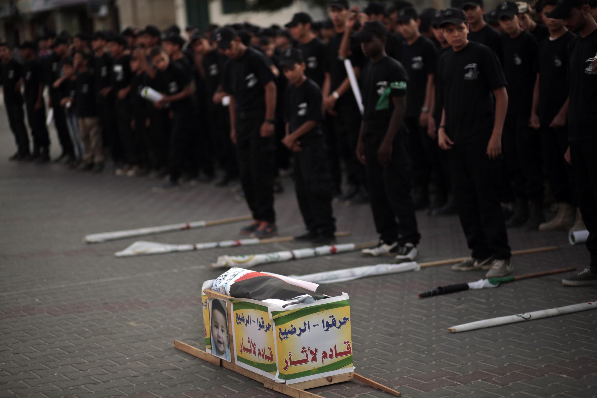 Las tensiones siguen se han mantenido altas después de asaltantes judíos prendieran fuego a un bebé de un año y medio en Cisjordani, donde también resultaron heridos un hermano de 4 años de edad y sus padres.