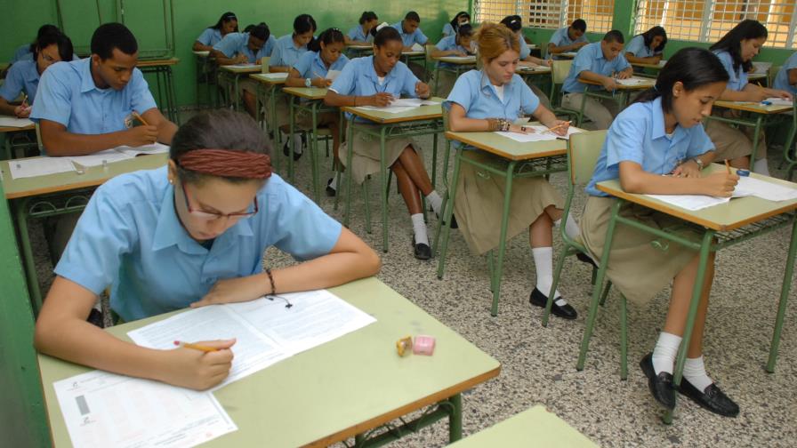 Minerd llama a más de 100 mil estudiantes a segunda convocatoria de pruebas nacionales Minerd llama a más de 100 mil estudiantes a segunda convocatoria de pruebas nacionales