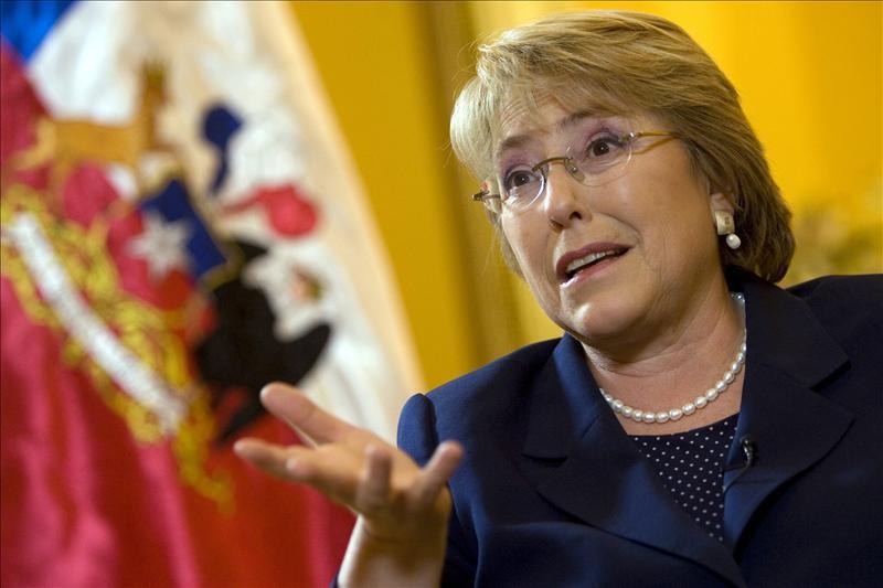 Aprobación a Bachelet se sitúa en 26 %, la más baja de sus dos mandatos