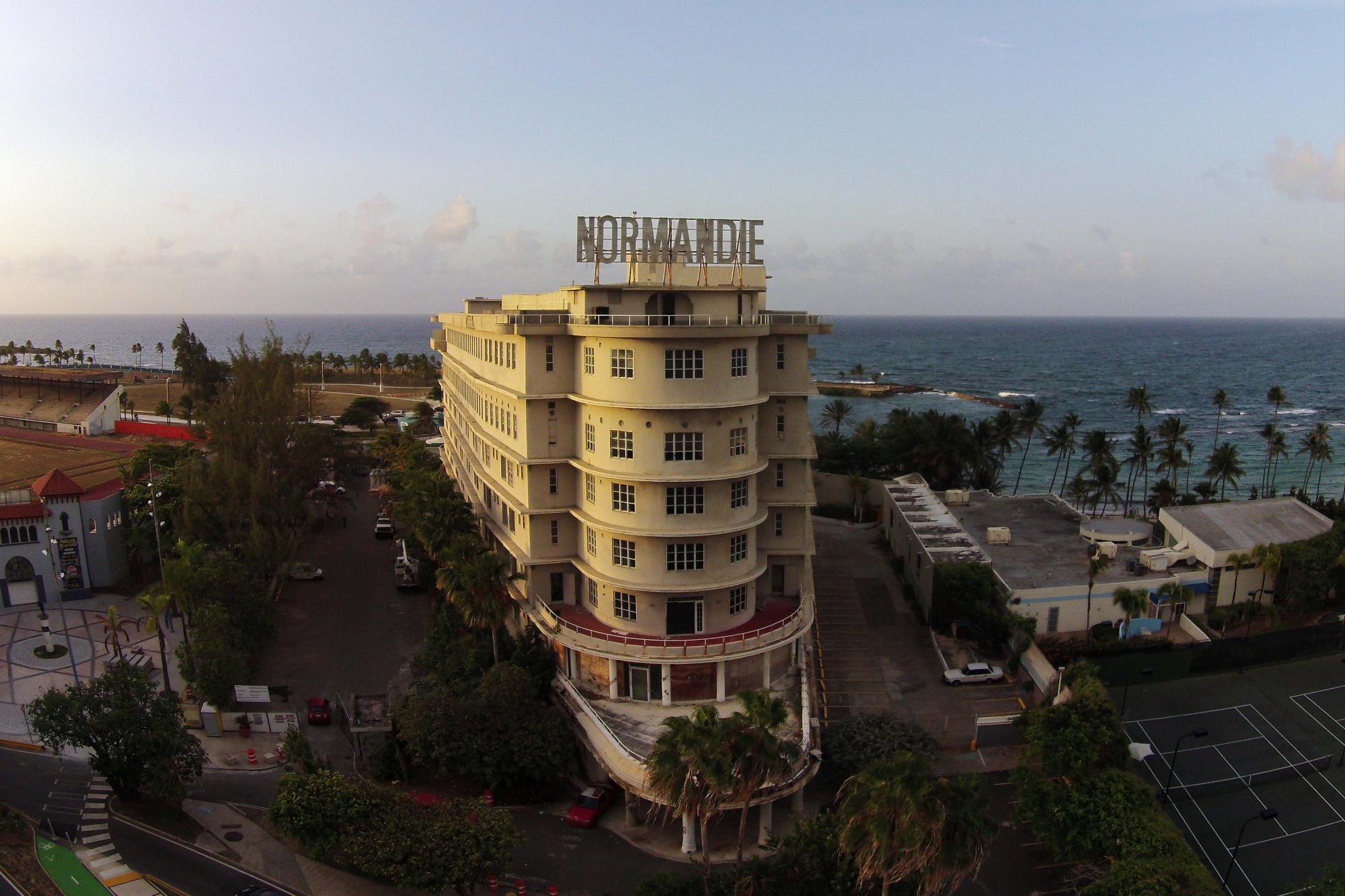 El hotel Normandie se alza abandonado en San Juan. Cerrado desde 2008, se inauguró en un principio el 10 de octubre de 1942 y su diseño fue insprado por el transatlántico Normandie. El 29 de agosto de 1980 fue declarado como lugar de interés histórico y sumado al Registro Nacional de Lugares Históricos del Servocop de Conservación y Recreación de Patrimonio del Departamento de Interior.