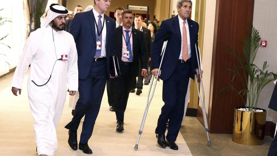 Kerry defiende en Catar que acuerdo con Irán mejorará seguridad de O. Medio
