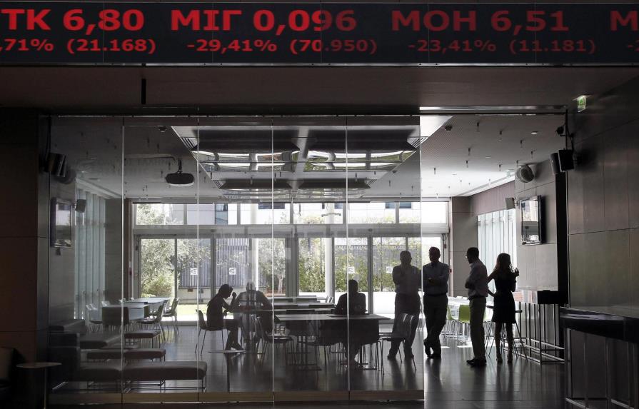 Un lunes negro para la bolsa griega mientras siguen las negociaciones para el rescate