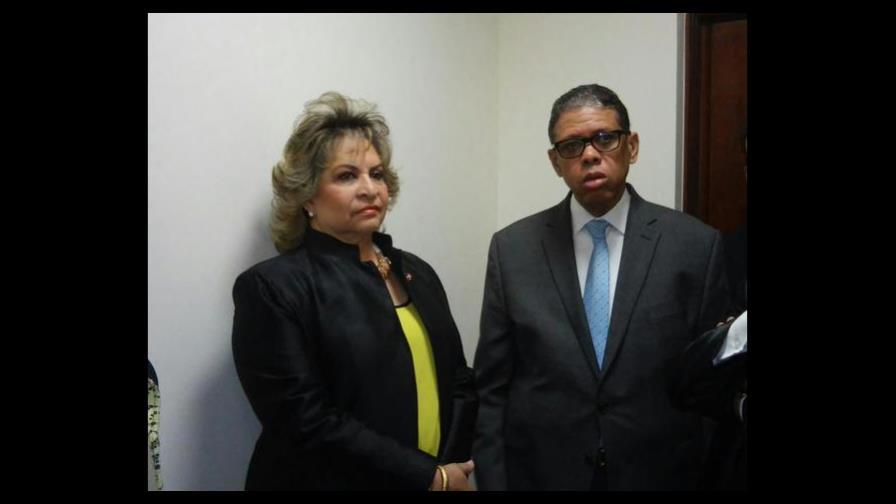 El Partido Reformista al rojo vivo; expulsan a Modesto y Alexandra
PRSC al rojo vivo, expulsa a Modesto y Alexandra 