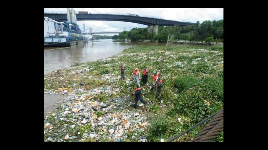 Acuerdan la construcción de una vía que bordee los ríos Ozama e Isabela
