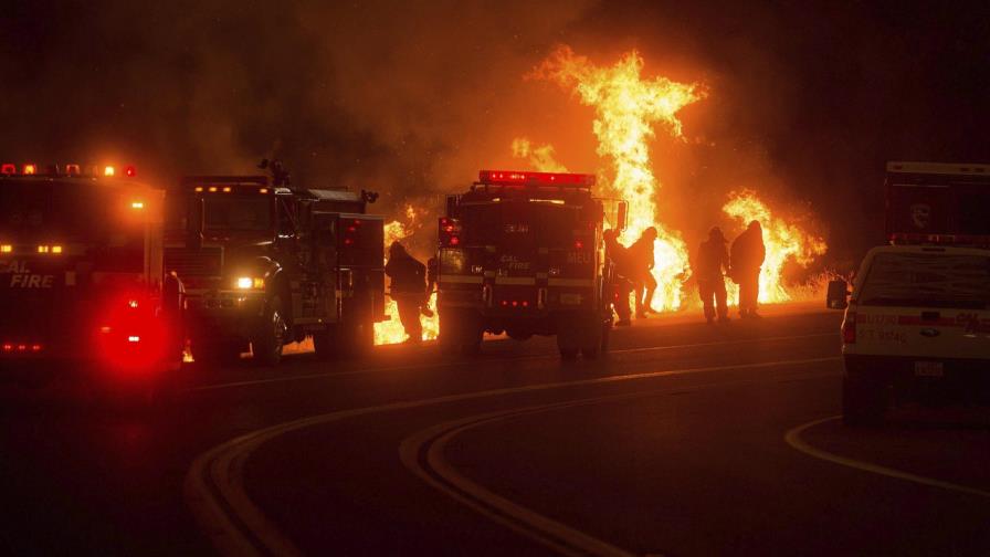 Más de 13 mil personas evacuadas por incendios en California