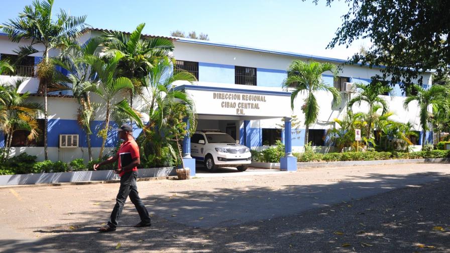 Someten a tres de siete hombres por presunto robo en una casa de Santiago