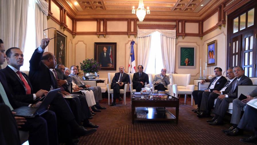 Presidente Medina instruye a la comisión de los ríos Ozama e Isabela a iniciar plan estratégico