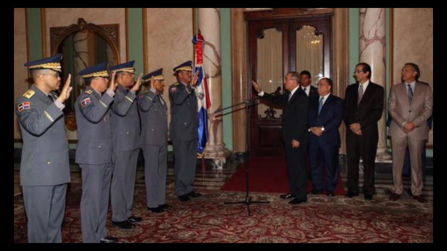 Danilo Medina juramenta a los nuevos funcionarios Danilo Medina juramenta a los nuevos funcionarios