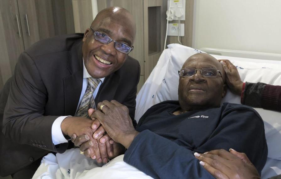 El Premio Nobel Desmond Tutu recibe el alta médica