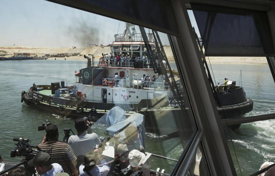 Egipto se viste de gala para inaugurar el flamante canal de Suez