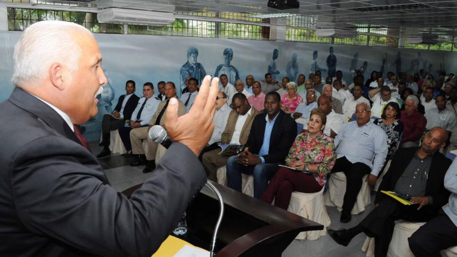 Miderec plantea ambicioso plan de renovación en el deporte; aspira a la unidad de ese sector 