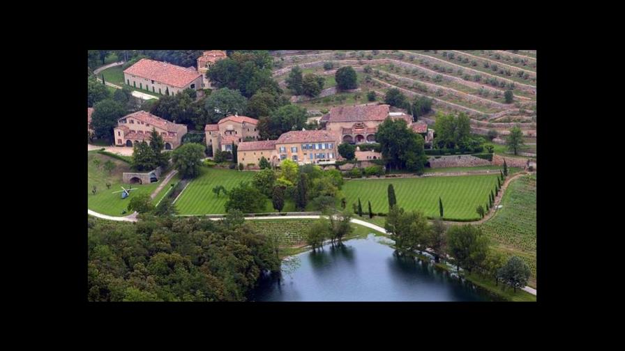 Angelina Jolie y Brad Pitt reciben críticas de sus vecinos