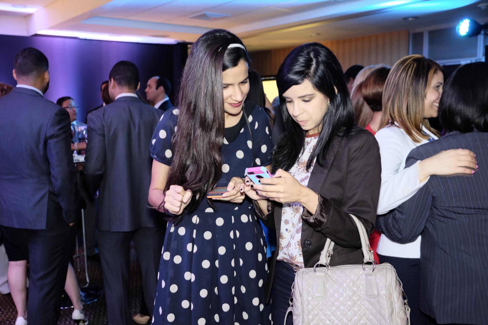 Hana González y Jazmín Aponte.