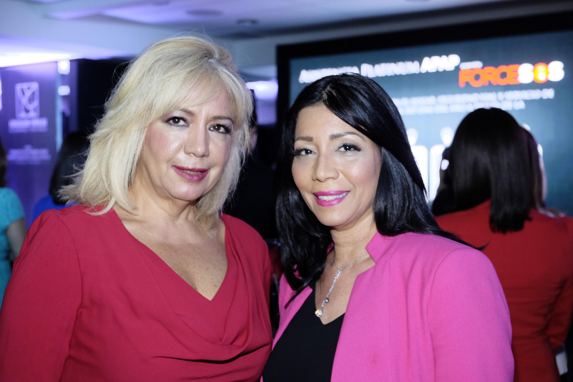 Hydia Rivera y Xiomara Lajara.