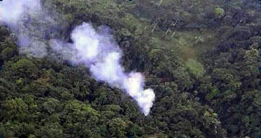 Mueren 15 policías colombianos al caer helicóptero en operación contra banda