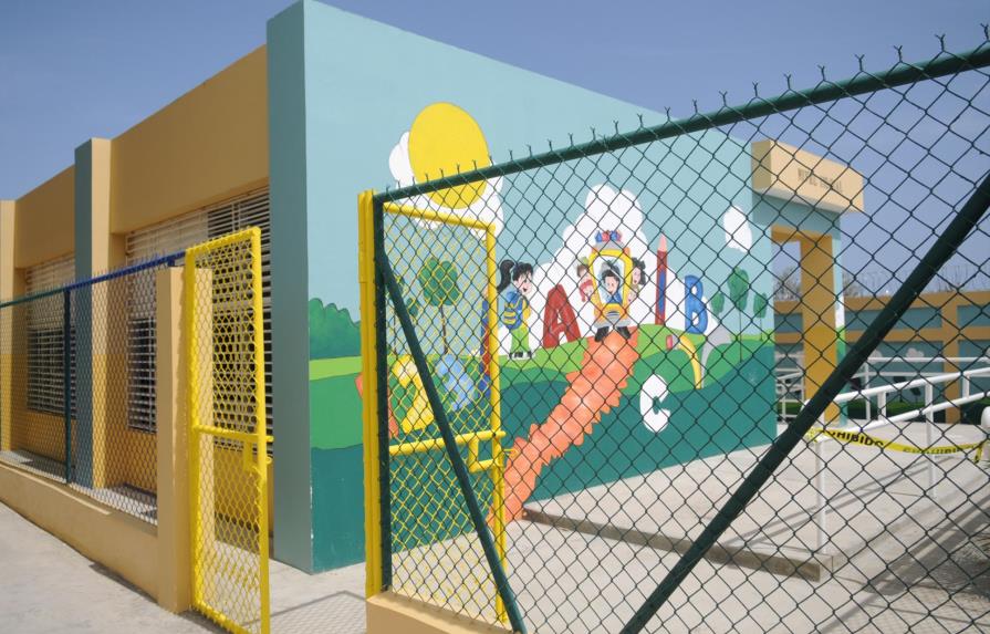 Danilo Medina inaugura una escuela básica y un liceo en Peravia