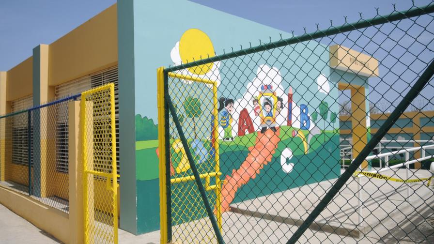 Danilo Medina inaugura una escuela básica y un liceo en Peravia Danilo Medina inaugura una escuela básica y un liceo en Peravia