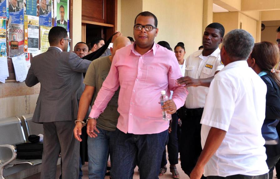 Ratifican prisión para empleados de Aduanas acusados robo