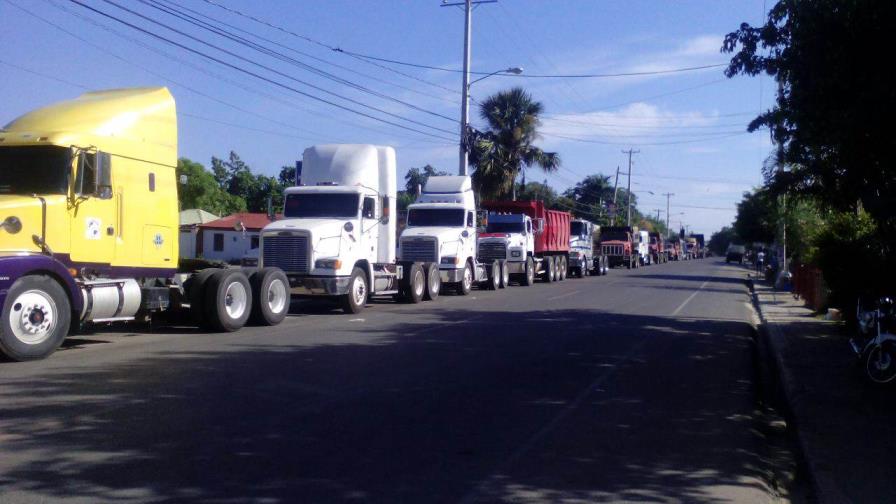 Fenatrado impide que patanas crucen hacia Haití Fenatrado impide que patanas crucen hacia Haití
