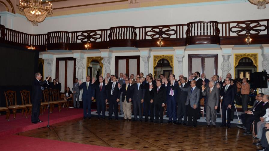 El Presidente advierte que el país tiene que superar el reto de los bajos salarios