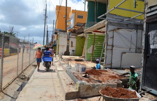 Choferes de concho se quejan de desvíos en la avenida Charles de Gaulle