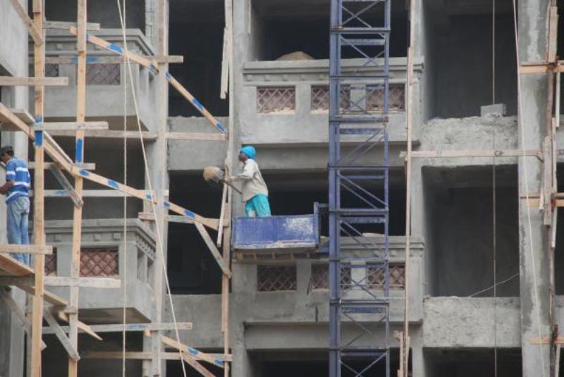 Disponen aumento salarial de 15.5 % a trabajadores de la construcción