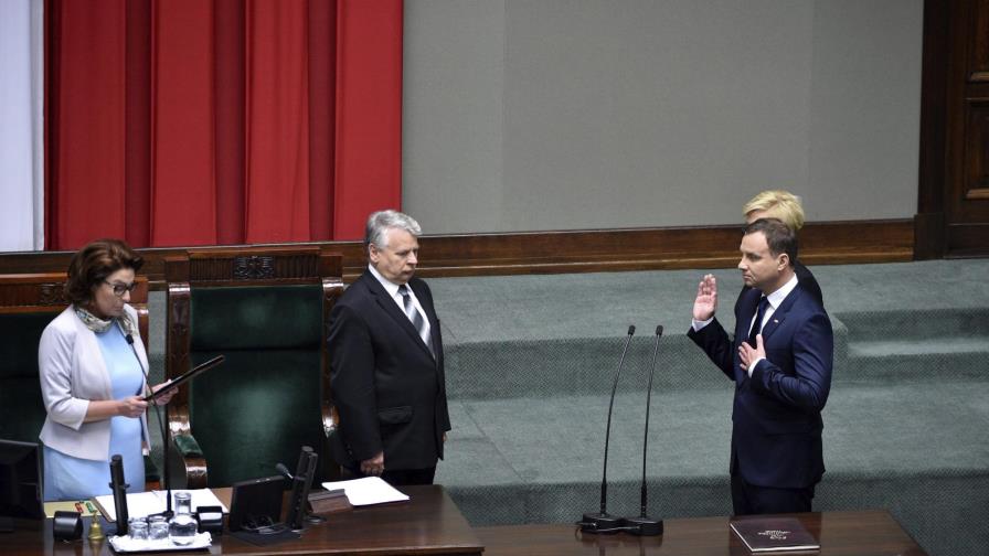 El conservador Andrzej Duda toma posesión como nuevo presidente de Polonia