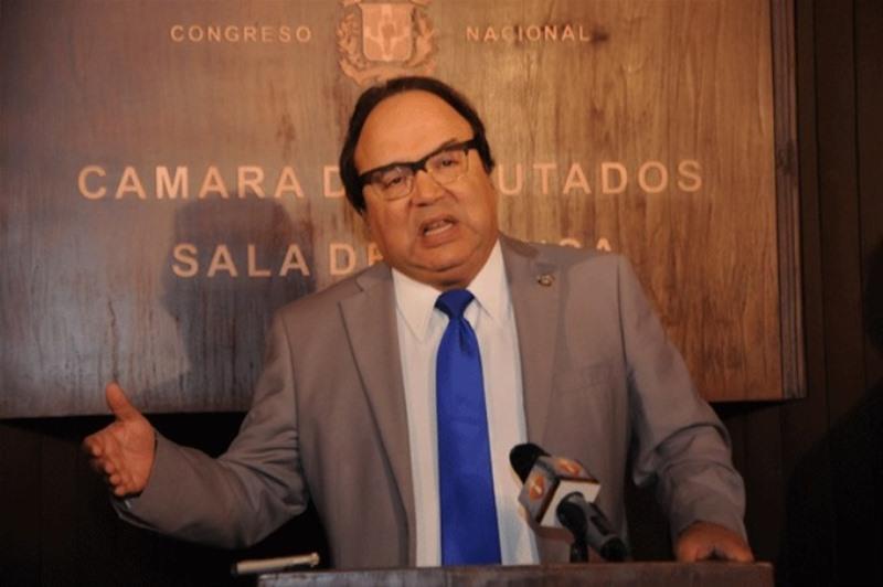 Vinicio Castillo pide a Danilo Medina frenar inmigración ilegal para mejorar salarios 