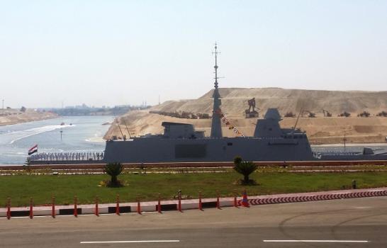 Egipto espera triplicar sus ingresos en el Canal de Suez en un década