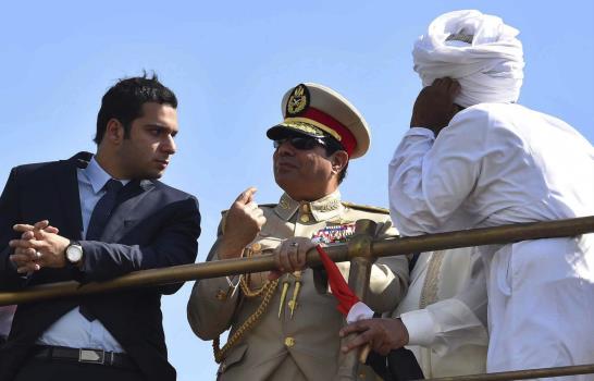 Egipto espera triplicar sus ingresos en el Canal de Suez en un década