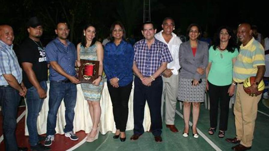 Correcaminos y Titanes triunfan en inicio torneo basket Cenoví