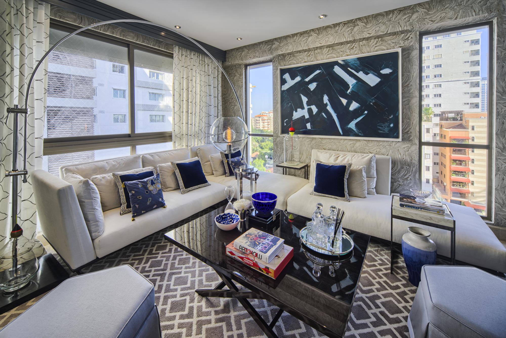 Para el creativo interiorista a cargo, la ejecución del estudio fue todo un reto; allí procuró: “Salir del molde y mezclar patrones, texturas y materiales, pero sin generar ruido visual”.