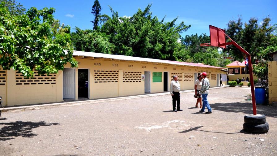 Residentes en El Estrecho, Luperón, piden escuela