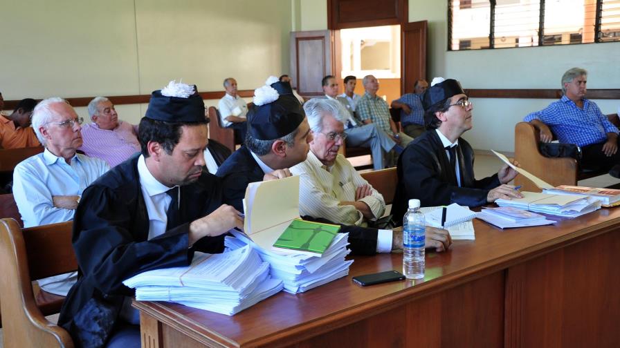 Aplazan juicio de fondo sobre disputa que involucra a las familias Bermúdez-Batlle Aplazan juicio de fondo sobre disputa que involucra a las familias Bermúdez-Batlle