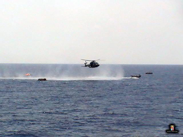 El rescate se produjo a 30 millas (unos 48 kilómetros) al norte de la costa de Libia, cerca del área en el pasado miércoles naufragó un embarcación y murieron al menos 25 personas. 