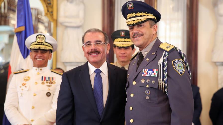 El jefe de la Policía realiza cambios departamentales y regionales El jefe de la Policía realiza cambios departamentales y regionales