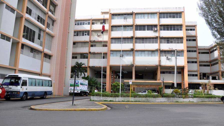Enfermeras del hospital Cabral y Báez mantienen paro de labores