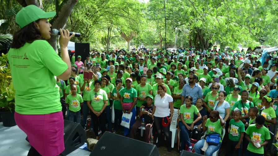 Adventistas realizan caminata por hábitos de vida saludables