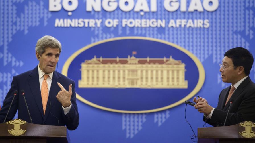 Kerry “discrepa profundamente” con posición de líderes demócratas ante Irán