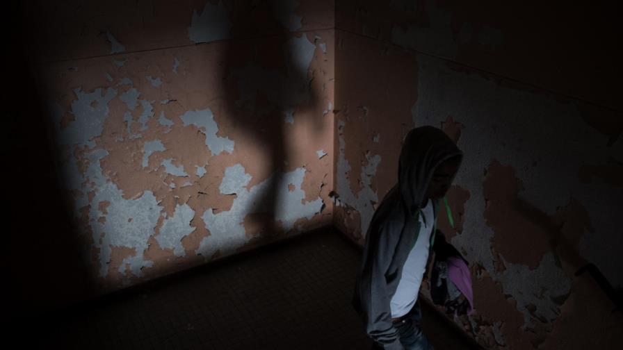 Escuelas y hoteles abandonados de París, nuevos centros de refugiados