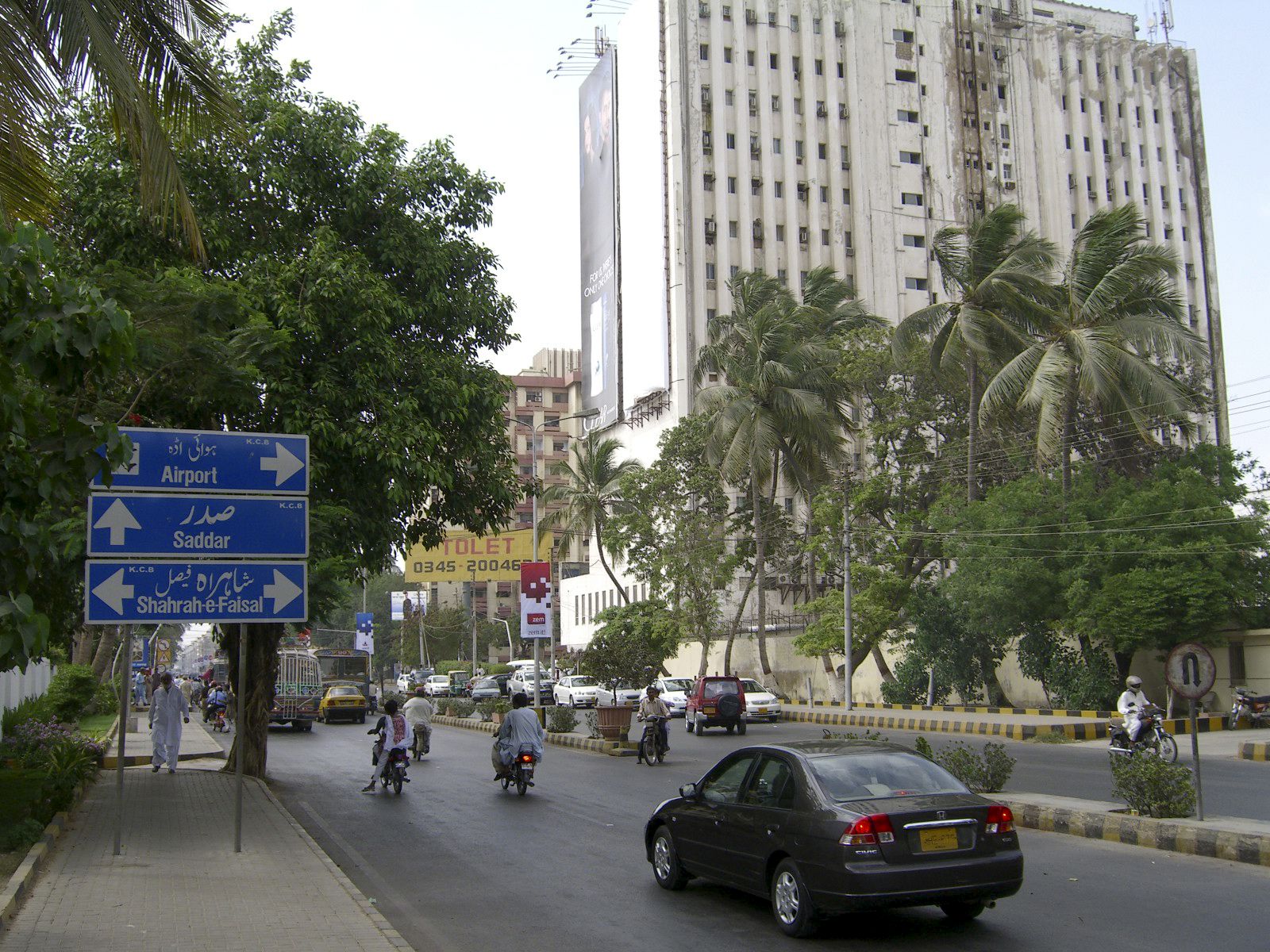 Las recientes detenciones de destacados líderes talibanes en Karachi han reavivado las sospechas de que en la metrópoli financiera de Pakistán encuentran un refugio bastante seguro numerosos elementos de grupos extremistas tanto paquistaníes como afganos. 