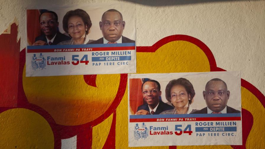 Los haitianos votan para elegir nuevos diputados y senadores 