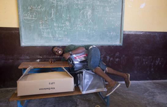 Poca asistencia y problemas en las primeras horas de votación en Haití