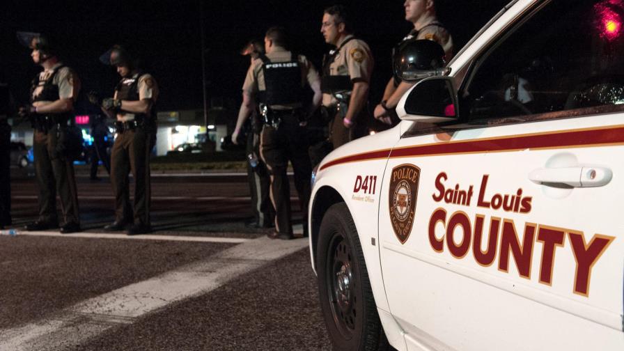 Un herido deja tiroteo en aniversario de muerte joven negro en Ferguson