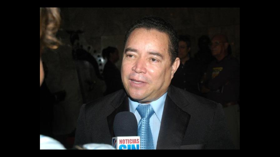 Familiares de René del Risco dicen René Fortunato usurpó título del poeta